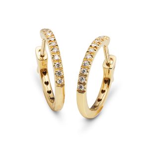 Orecchini a forma di cerchio in oro giallo con diamanti